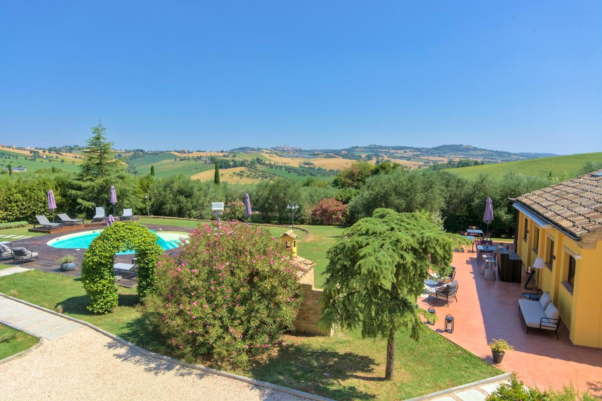 Villa Morro Suites Morrovalle Bagian luar foto