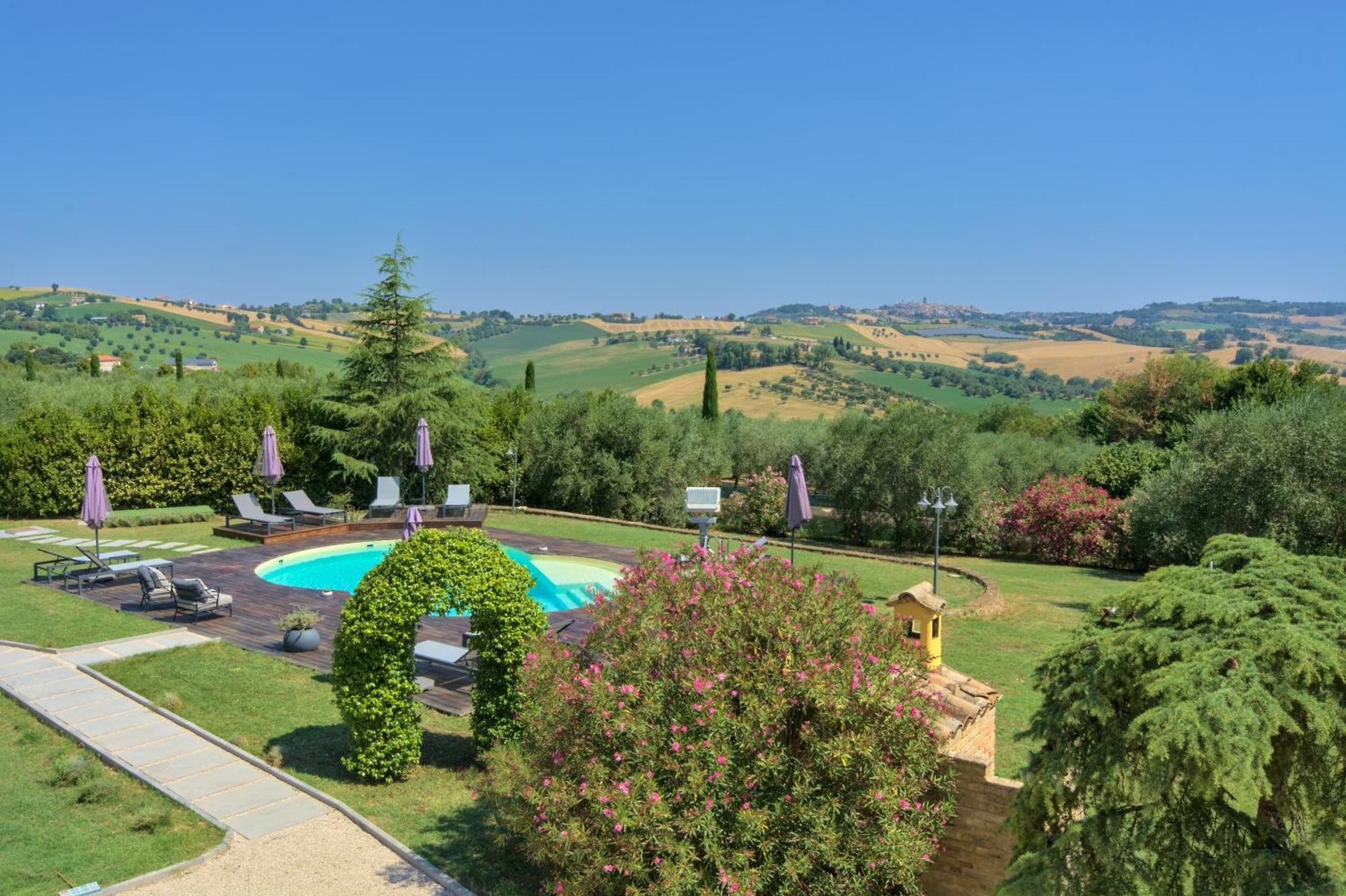 Villa Morro Suites Morrovalle Bagian luar foto